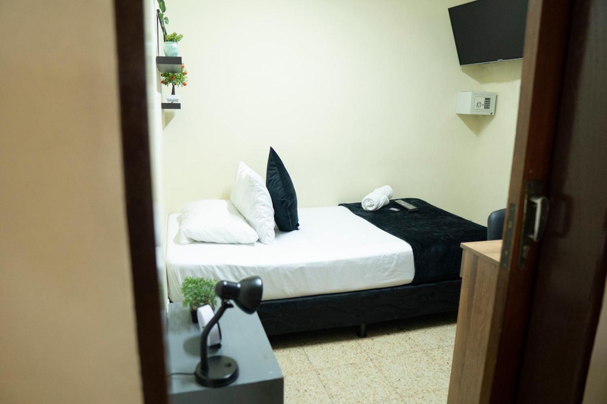Buntes House-Casa Hotel Laureles-Estadio Medellin Ngoại thất bức ảnh