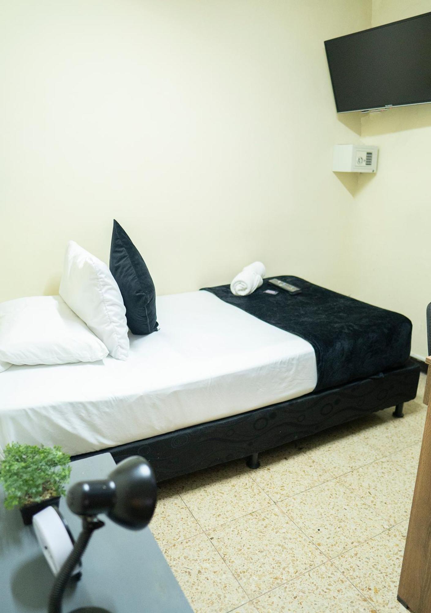 Buntes House-Casa Hotel Laureles-Estadio Medellin Ngoại thất bức ảnh